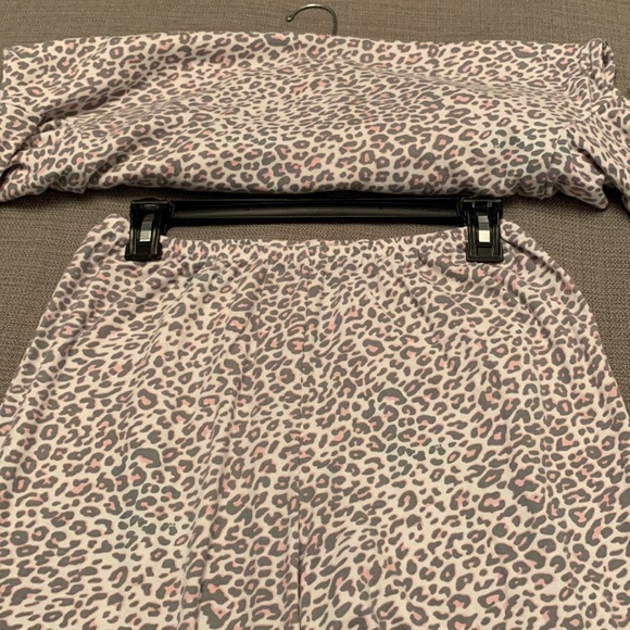 Karen Neuberger Animal Print Pajama Set Medium in Like New Condition - Picture 9 of 14